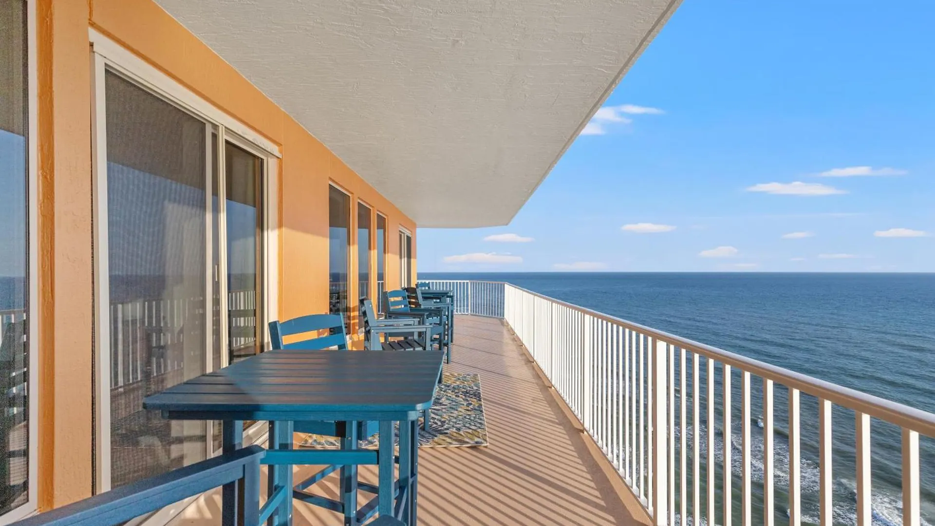 Treasure Tides-3Br Beachfront Corner Unit Sleeps 8 With Stunning Gulf Views! Panama City Beach Holiday home