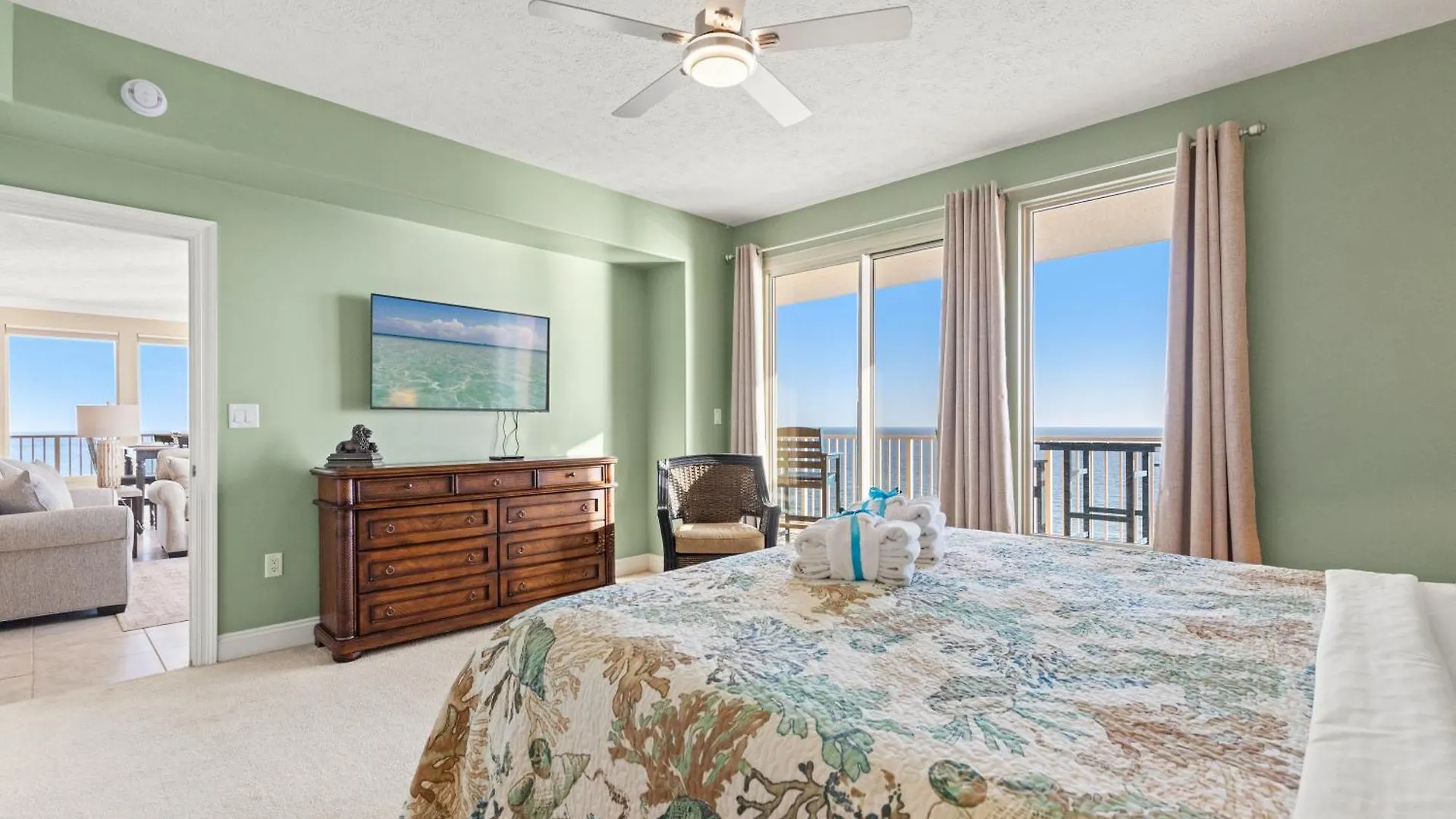 Holiday home Treasure Tides-3Br Beachfront Corner Unit Sleeps 8 With Stunning Gulf Views! Panama City Beach