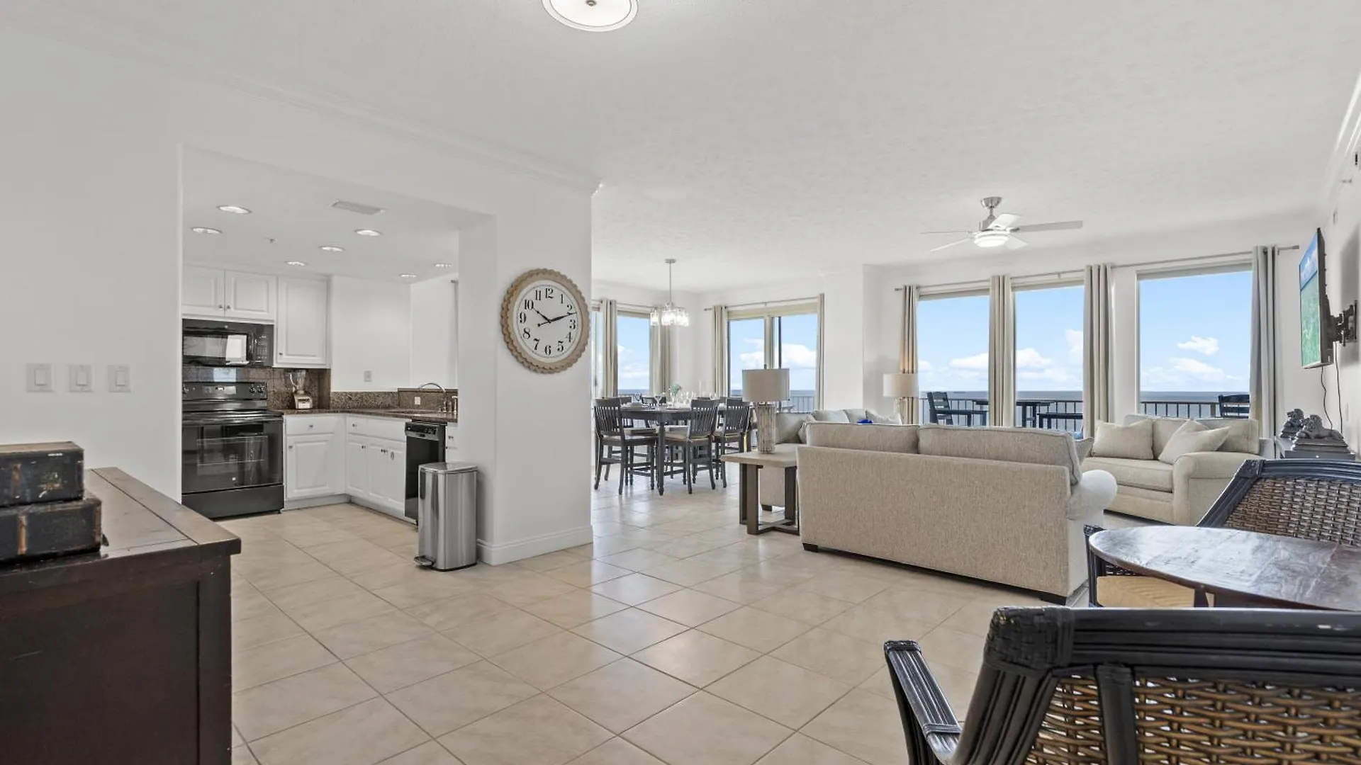 Holiday home Treasure Tides-3Br Beachfront Corner Unit Sleeps 8 With Stunning Gulf Views! Panama City Beach United States