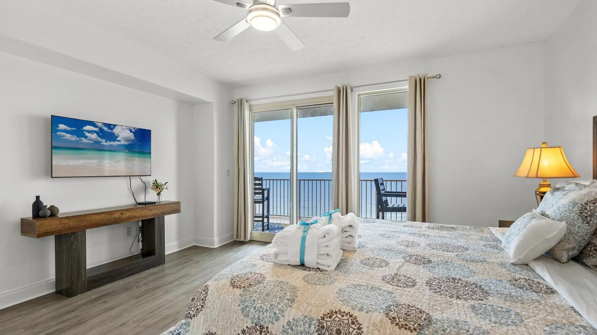 Holiday home Treasure Tides-3Br Beachfront Corner Unit Sleeps 8 With Stunning Gulf Views! Panama City Beach