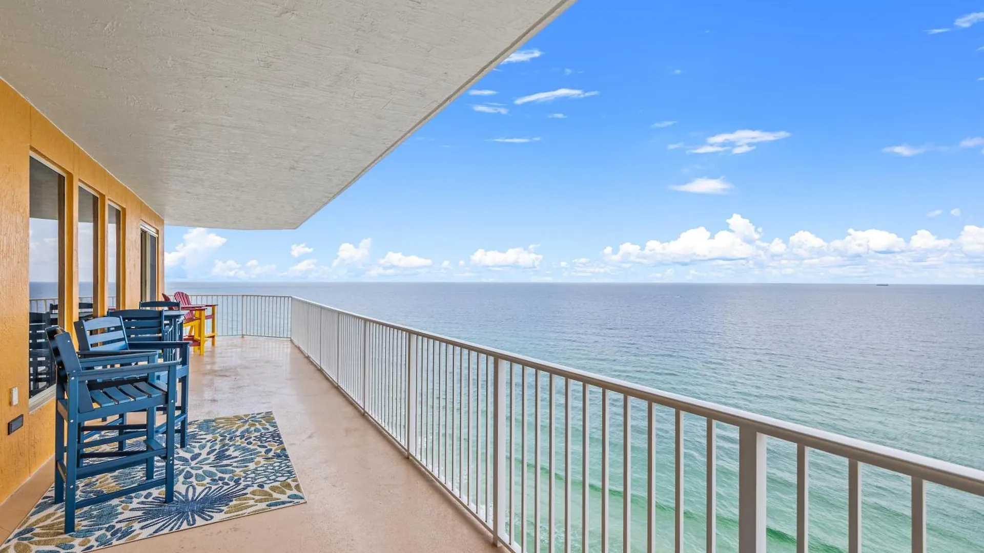 Holiday home Treasure Tides-3Br Beachfront Corner Unit Sleeps 8 With Stunning Gulf Views! Panama City Beach